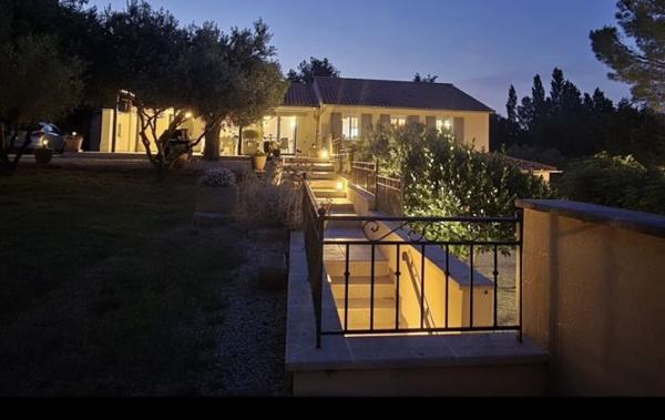 Vente Villa VILLA + UN GÎTE + 2 GRANDS GARAGES rénové(e) Vacqueyras   