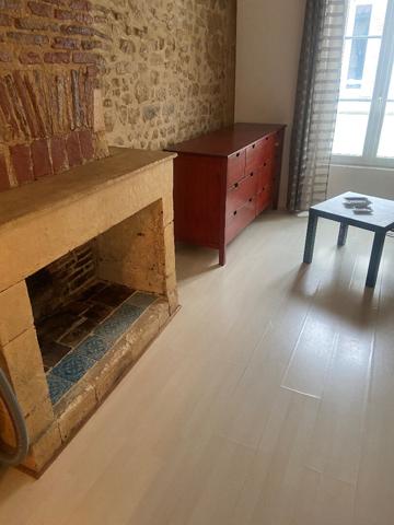 Appartement meublé 1 pièce à louer à l'année .