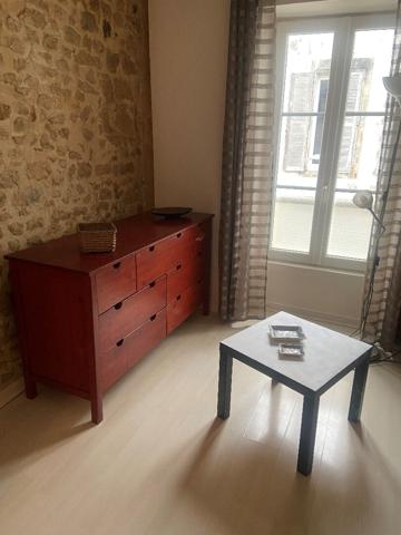 Appartement meublé 1 pièce à louer à l'année .