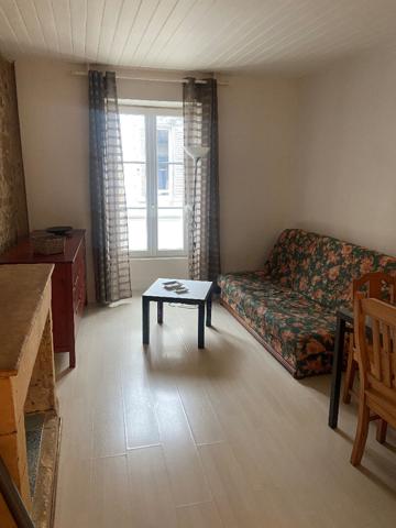 Appartement meublé 1 pièce à louer à l'année .