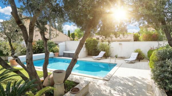 CARPENTRAS ROSERAIE: VILLA CONFORTABLE  PLEINE DE SOLEIL
