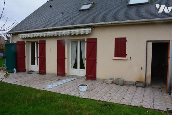 Vente sur SABLE SUR SARTHE maison de ville avec garage et jardin