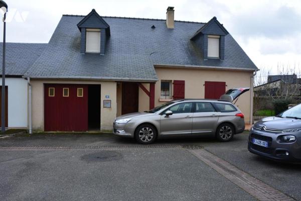Vente sur SABLE SUR SARTHE maison de ville avec garage et jardin
