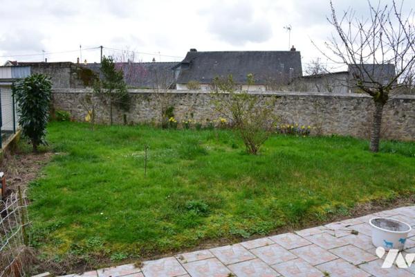 Vente sur SABLE SUR SARTHE maison de ville avec garage et jardin