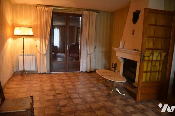 Vente sur SABLE SUR SARTHE maison de ville avec garage et jardin