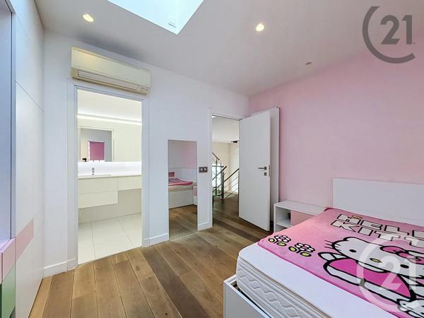 Maison à vendre  5 pièces - 178 m 2   COURBEVOIE  - 92