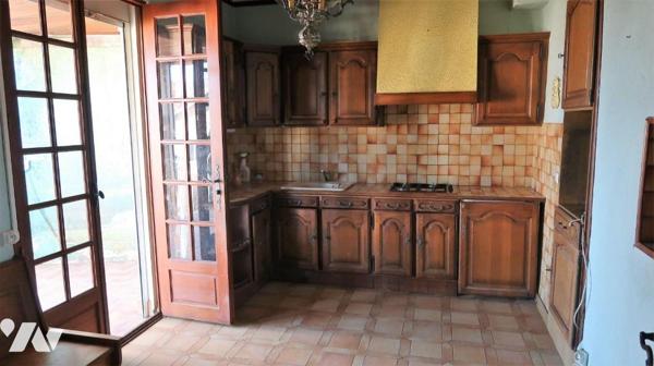 Entre Forêt et Brelandière, MAISON ANCIENNE A RENOVER, +100m2 hab., comprenant :
. en RC surél...