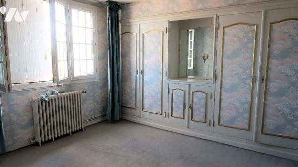 Entre Forêt et Brelandière, MAISON ANCIENNE A RENOVER, +100m2 hab., comprenant :
. en RC surél...