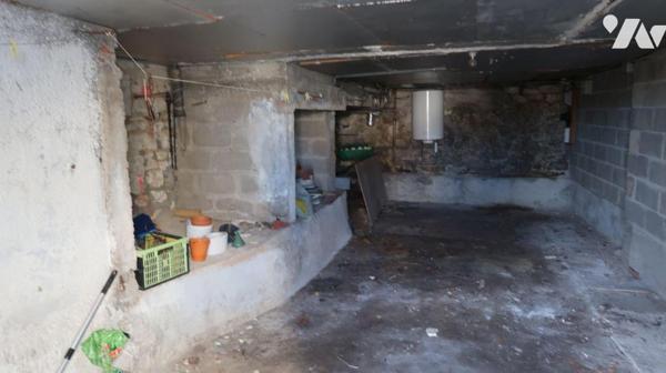 Entre Forêt et Brelandière, MAISON ANCIENNE A RENOVER, +100m2 hab., comprenant :
. en RC surél...