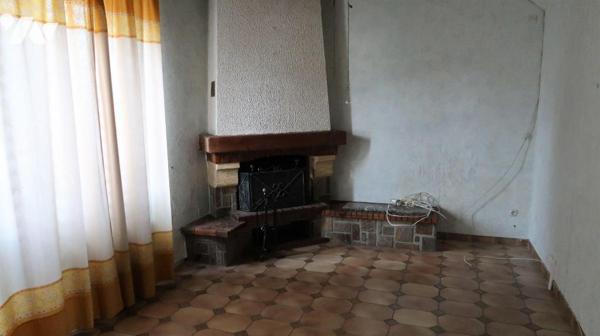 Entre Forêt et Brelandière, MAISON ANCIENNE A RENOVER, +100m2 hab., comprenant :
. en RC surél...