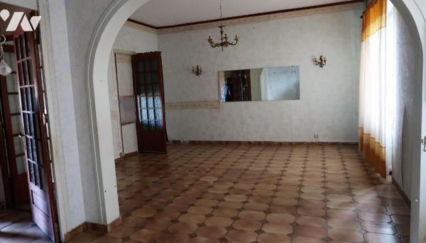 Entre Forêt et Brelandière, MAISON ANCIENNE A RENOVER, +100m2 hab., comprenant :
. en RC surél...