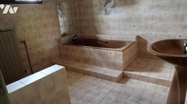 Entre Forêt et Brelandière, MAISON ANCIENNE A RENOVER, +100m2 hab., comprenant :
. en RC surél...