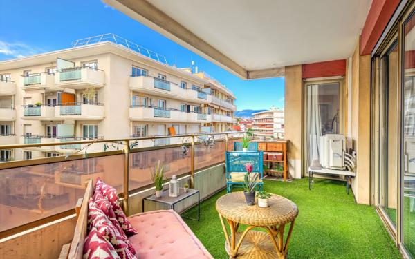 Appartement à vendre    3 pièces • 61 m2 Saint-Laurent-du-Var