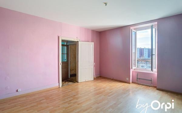 Maison à vendre    5 pièces • 234 m2 Commentry