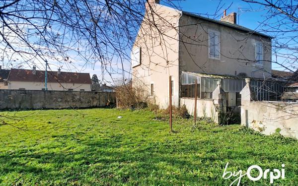 Maison à vendre    5 pièces • 234 m2 Commentry