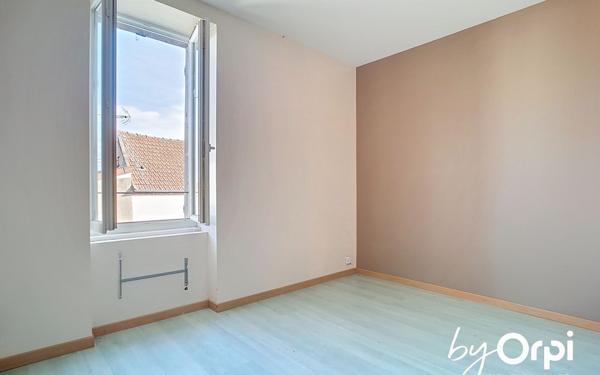 Maison à vendre    5 pièces • 234 m2 Commentry