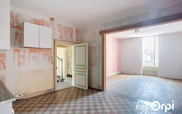 Maison à vendre    5 pièces • 234 m2 Commentry