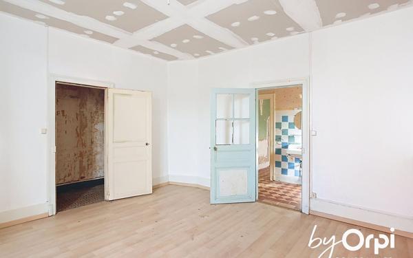 Maison à vendre    5 pièces • 234 m2 Commentry