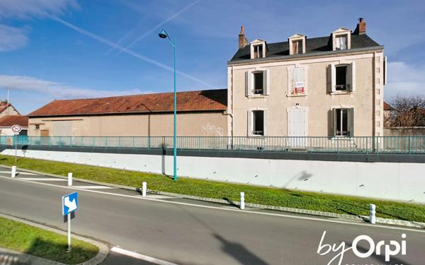Maison à vendre    5 pièces • 234 m2 Commentry