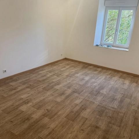 proche CONTREXÉVILLE (88) Maison de 180 m² avec dépendances / terrain de 810 m2