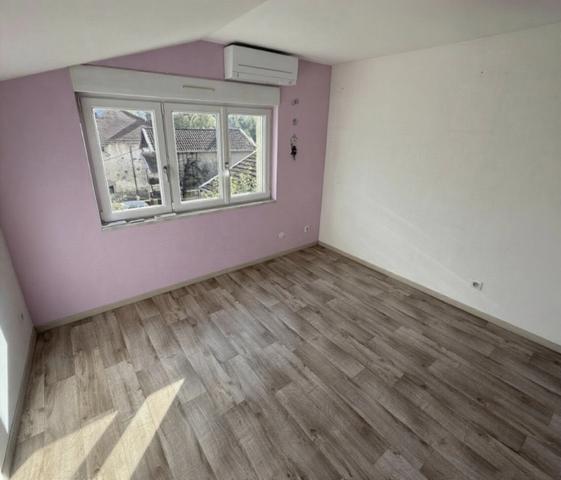 proche CONTREXÉVILLE (88) Maison de 180 m² avec dépendances / terrain de 810 m2