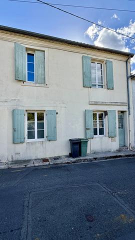 Acheter une maison de 87m2 à Eysines centre composée de 3 chambres, 2 salles d'eau, à proximité des transports (Tram D) et des commerces.