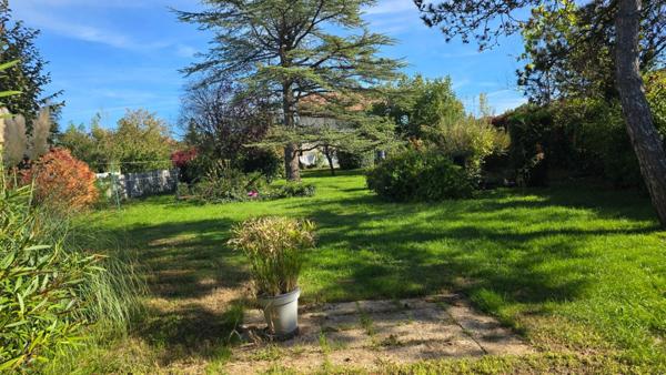 Maison Poitiers 4 pièce(s) 94m2  sur  terrain  constructible 1342 m2