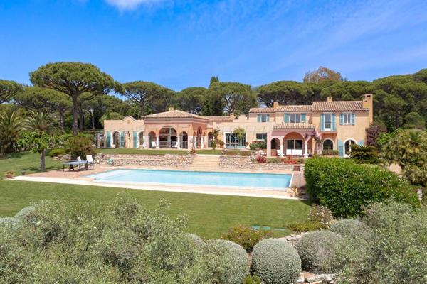 SAINT-TROPEZ - VILLA D'EXCEPTION EN NUE-PROPRIÉTÉ - 10 pièces - 603 m2 - terrain de 2 hectares