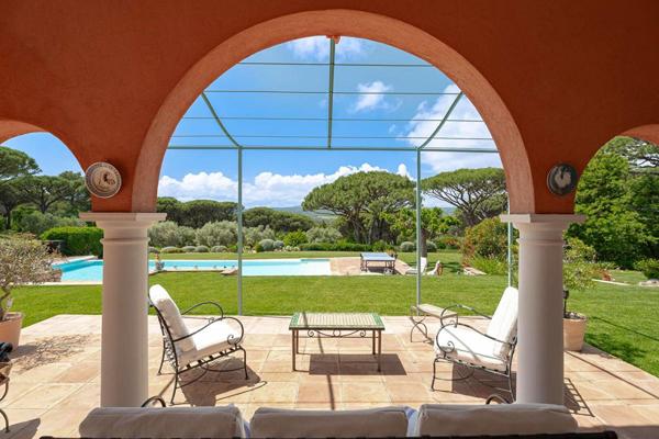 SAINT-TROPEZ - VILLA D'EXCEPTION EN NUE-PROPRIÉTÉ - 10 pièces - 603 m2 - terrain de 2 hectares