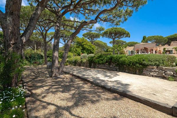 SAINT-TROPEZ - VILLA D'EXCEPTION EN NUE-PROPRIÉTÉ - 10 pièces - 603 m2 - terrain de 2 hectares