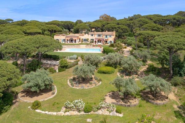 SAINT-TROPEZ - VILLA D'EXCEPTION EN NUE-PROPRIÉTÉ - 10 pièces - 603 m2 - terrain de 2 hectares