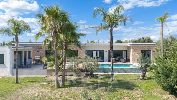 Nîmes - Villa contemporaine de 250m2 avec vue dégagée panoramique au sein d'un domaine privé