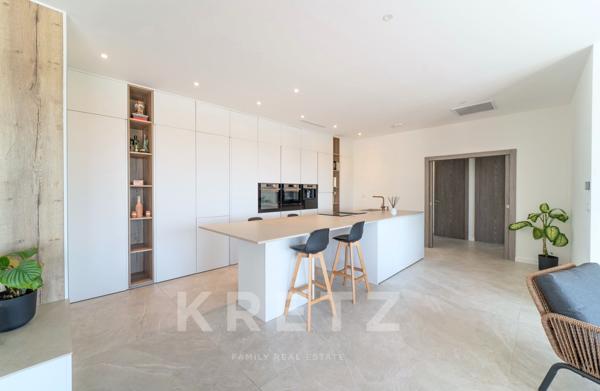 Nîmes - Villa contemporaine de 250m2 avec vue dégagée panoramique au sein d'un domaine privé