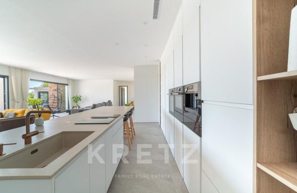 Nîmes - Villa contemporaine de 250m2 avec vue dégagée panoramique au sein d'un domaine privé