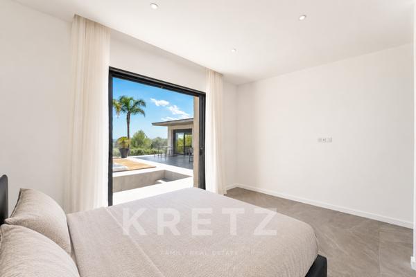 Nîmes - Villa contemporaine de 250m2 avec vue dégagée panoramique au sein d'un domaine privé