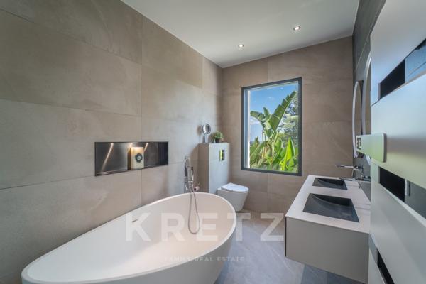 Nîmes - Villa contemporaine de 250m2 avec vue dégagée panoramique au sein d'un domaine privé