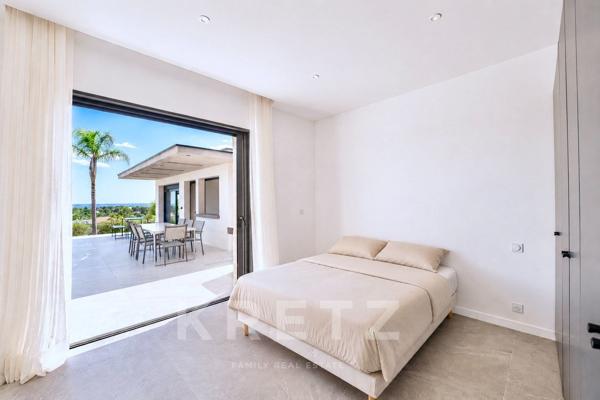 Nîmes - Villa contemporaine de 250m2 avec vue dégagée panoramique au sein d'un domaine privé