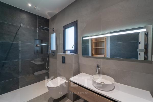 Nîmes - Villa contemporaine de 250m2 avec vue dégagée panoramique au sein d'un domaine privé