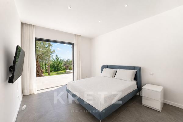 Nîmes - Villa contemporaine de 250m2 avec vue dégagée panoramique au sein d'un domaine privé