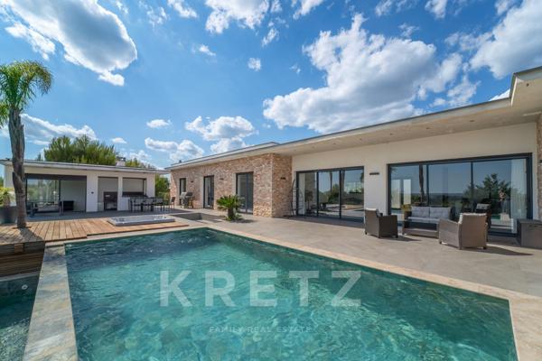 Nîmes - Villa contemporaine de 250m2 avec vue dégagée panoramique au sein d'un domaine privé