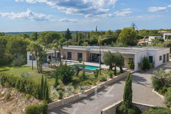 Nîmes - Villa contemporaine de 250m2 avec vue dégagée panoramique au sein d'un domaine privé