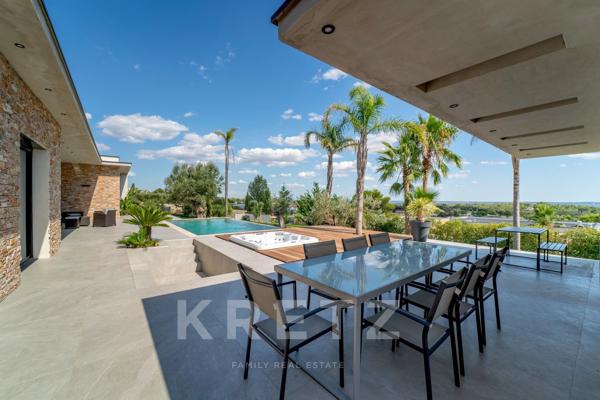 Nîmes - Villa contemporaine de 250m2 avec vue dégagée panoramique au sein d'un domaine privé