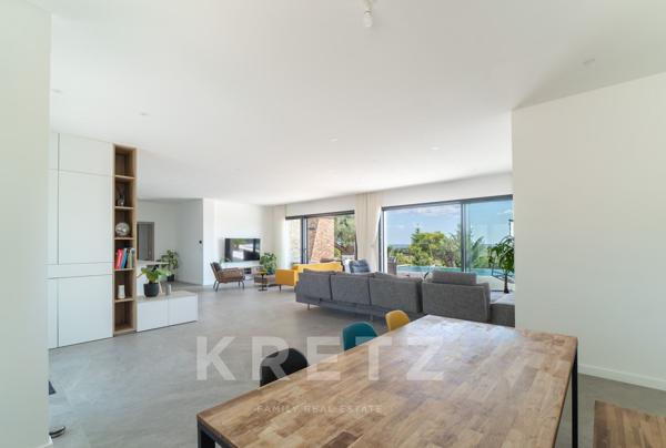 Nîmes - Villa contemporaine de 250m2 avec vue dégagée panoramique au sein d'un domaine privé