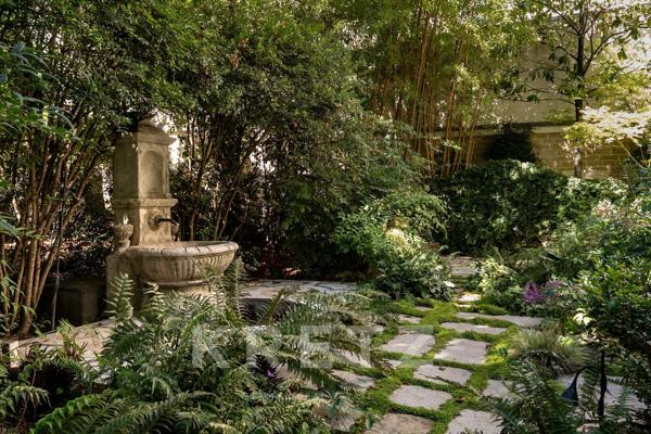 Au coeur d'un hôtel particulier, appartement traversant de 300m2