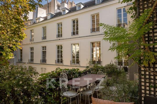 Au coeur d'un hôtel particulier, appartement traversant de 300m2