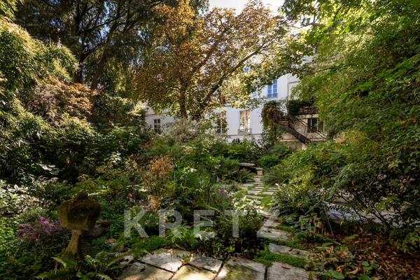 Au coeur d'un hôtel particulier, appartement traversant de 300m2