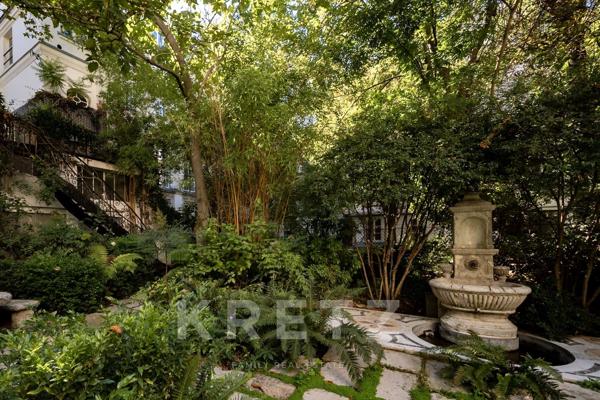 Au coeur d'un hôtel particulier, appartement traversant de 300m2