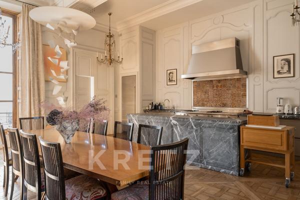 Au coeur d'un hôtel particulier, appartement traversant de 300m2
