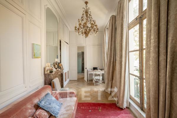 Au coeur d'un hôtel particulier, appartement traversant de 300m2