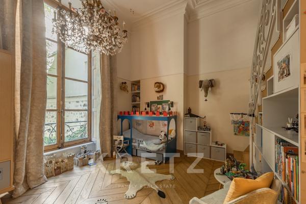 Au coeur d'un hôtel particulier, appartement traversant de 300m2
